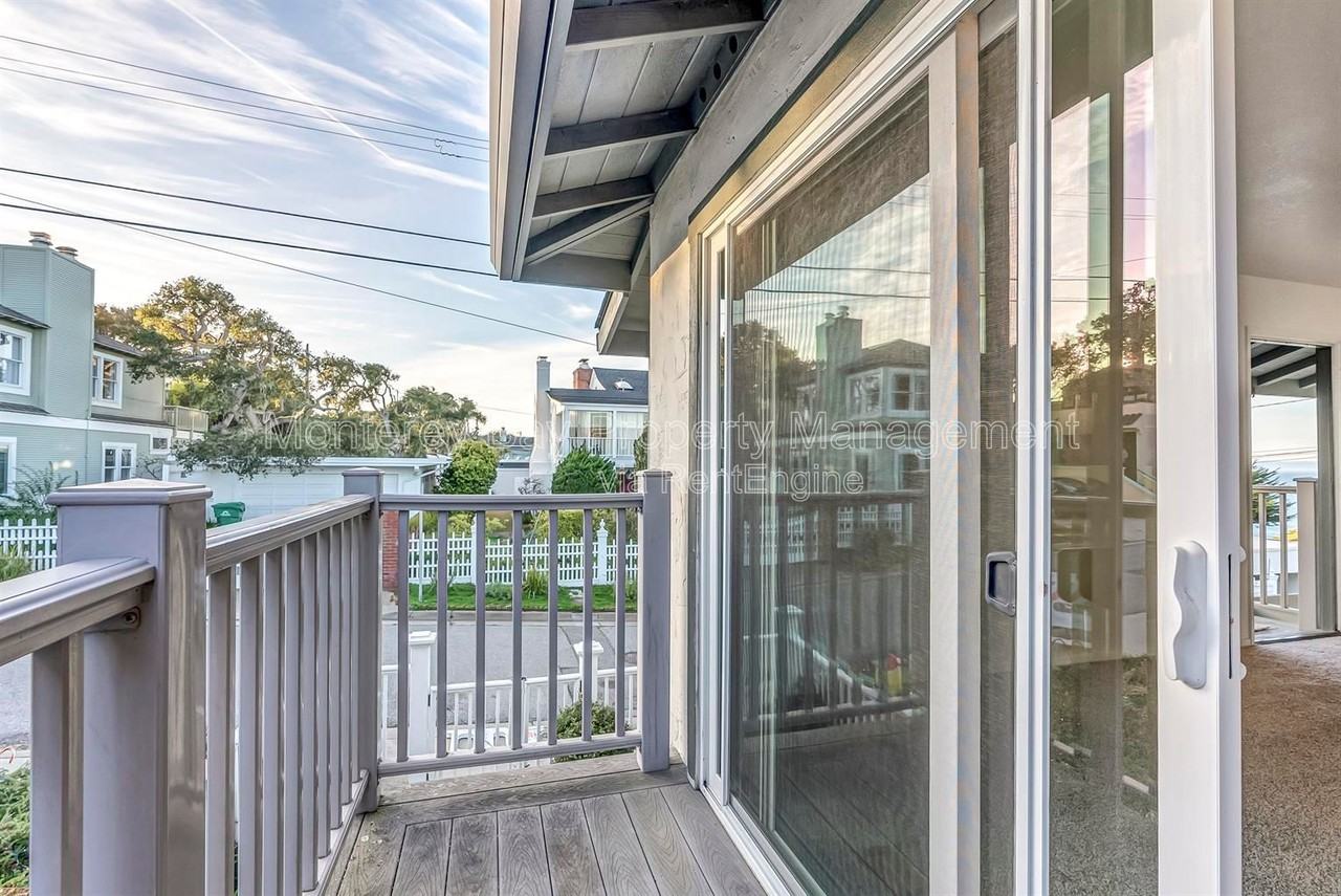 215 2nd St #B - Photo 6 of 28
