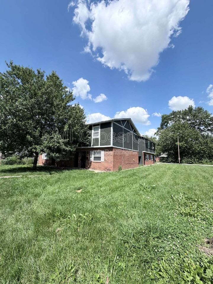 3088 Howey Rd - Photo 2 of 30