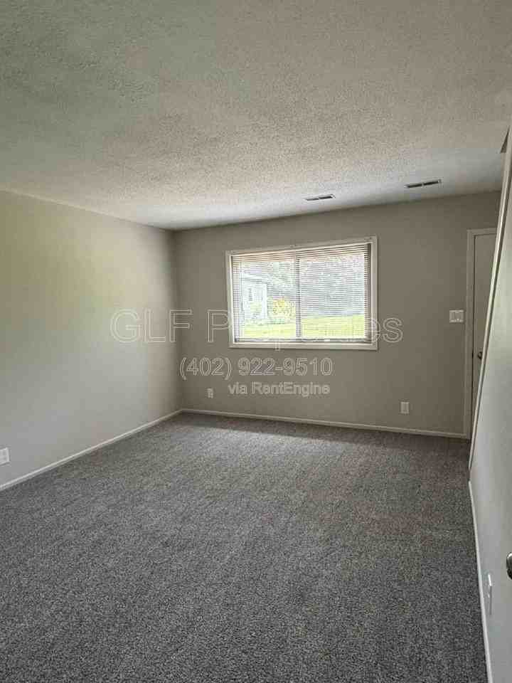 823 N 2nd St #5 - Photo 2 of 8