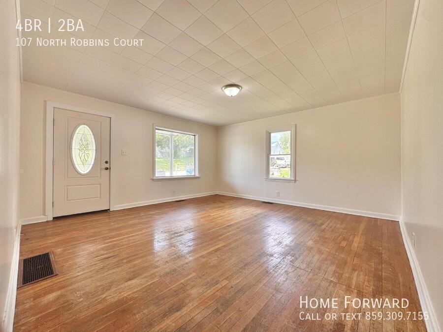 107 N Robbins Ct - Photo 3 of 21