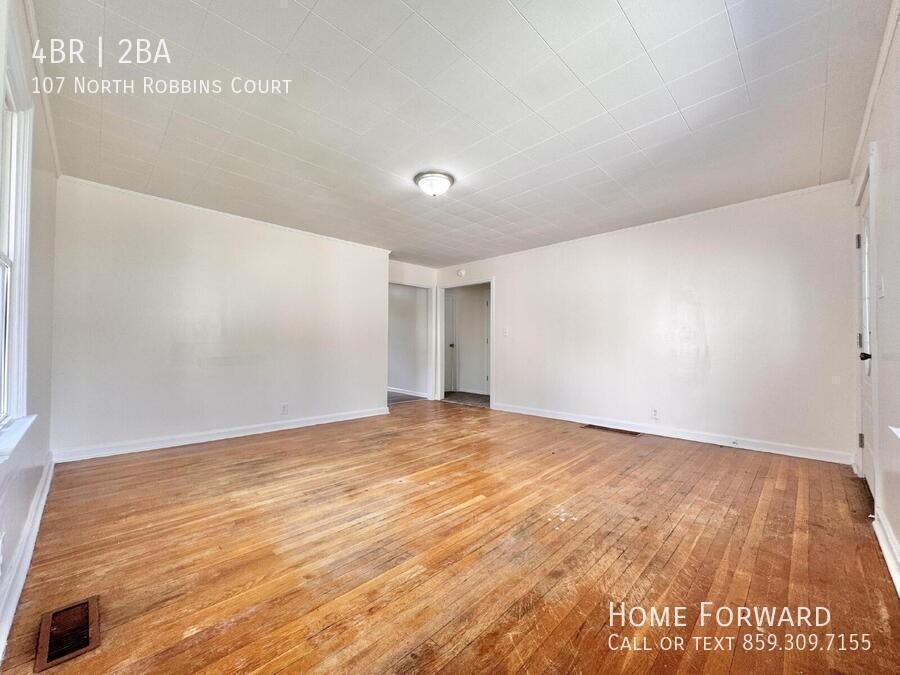 107 N Robbins Ct - Photo 4 of 21