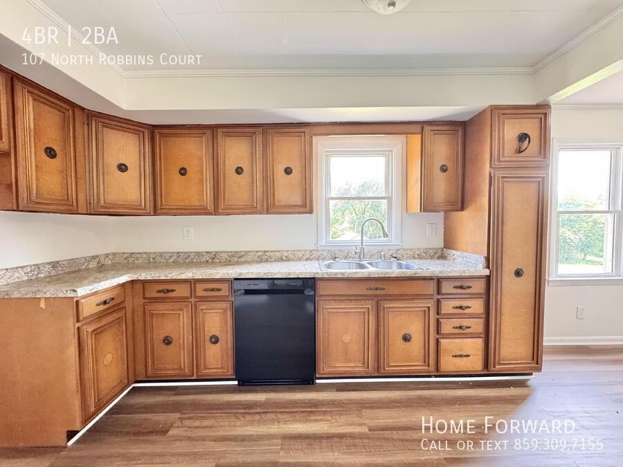107 N Robbins Ct - Photo 5 of 21