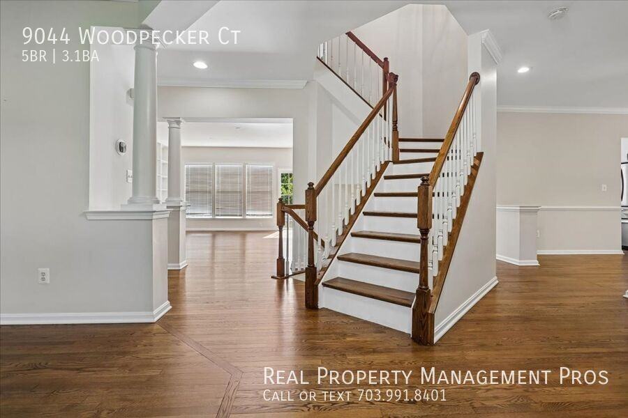 9044 Woodpecker Ct - Photo 3 of 39