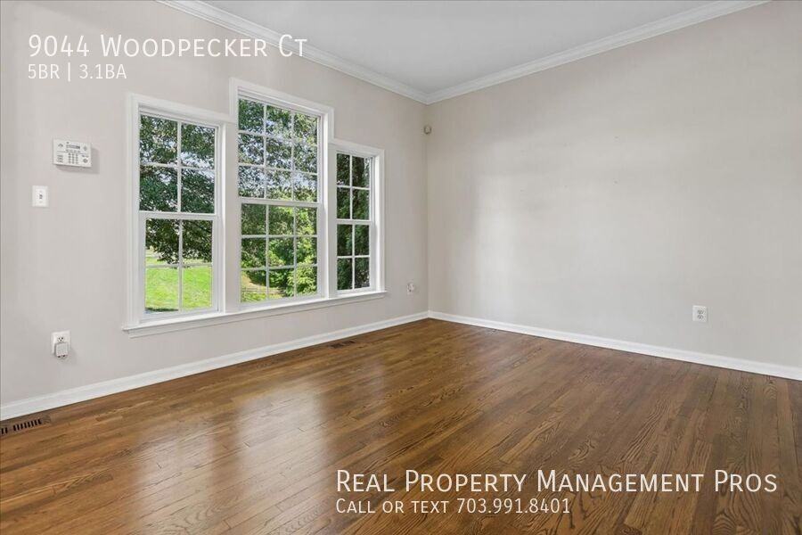 9044 Woodpecker Ct - Photo 4 of 39