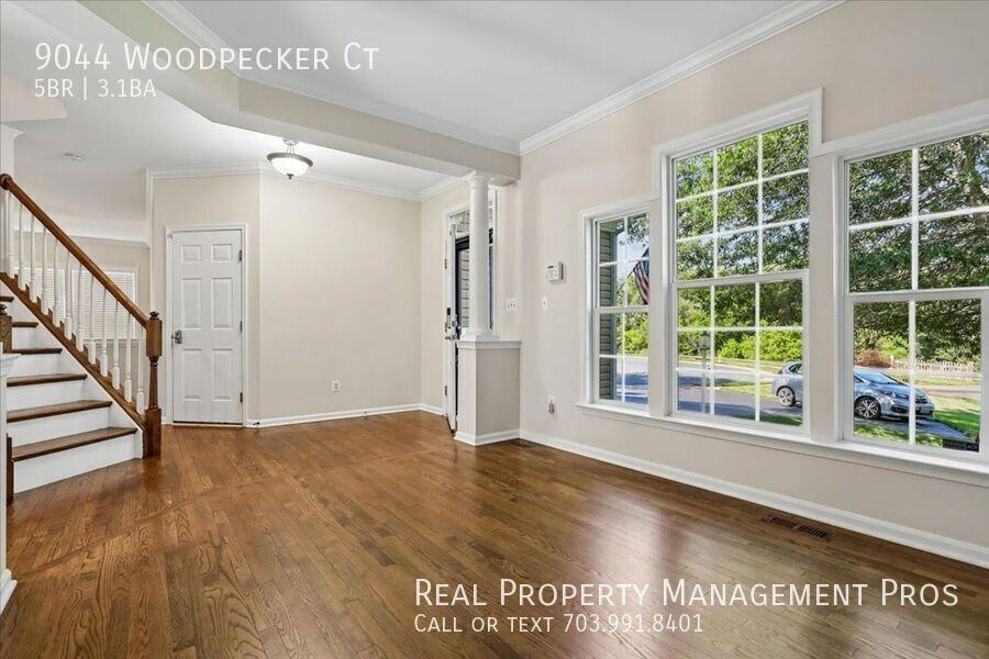 9044 Woodpecker Ct - Photo 5 of 39