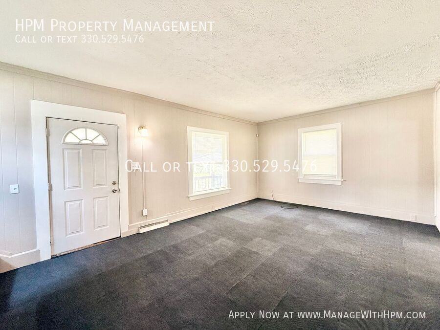 2202 Brownlee Ave Ne - Photo 2 of 23