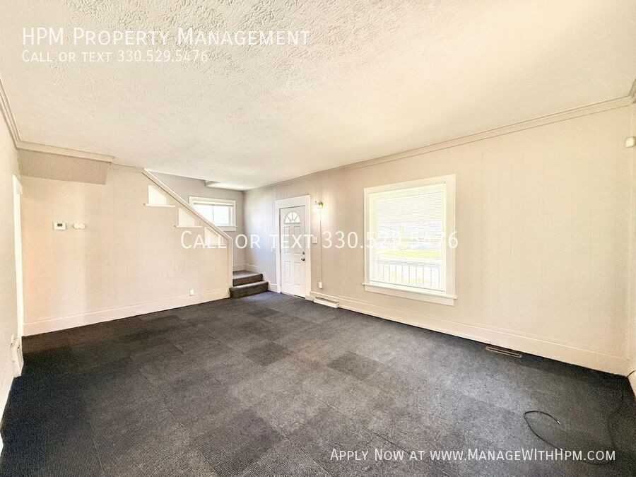 2202 Brownlee Ave Ne - Photo 3 of 23