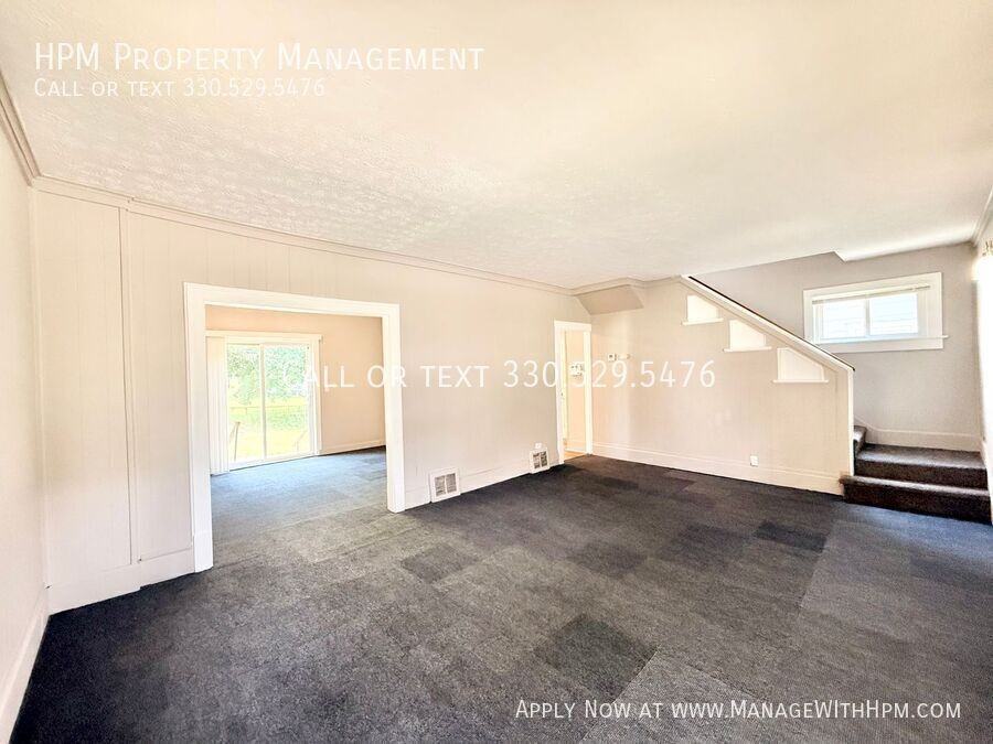 2202 Brownlee Ave Ne - Photo 4 of 23