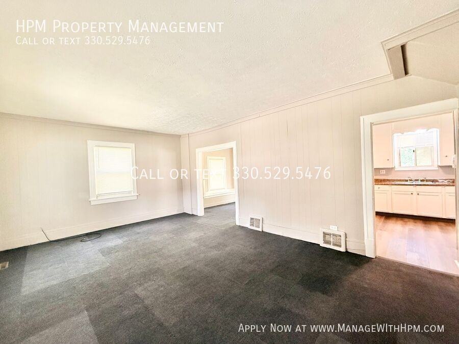 2202 Brownlee Ave Ne - Photo 5 of 23