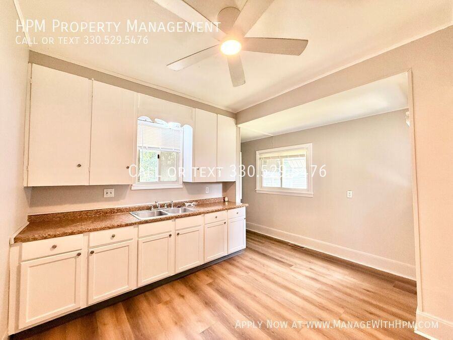 2202 Brownlee Ave Ne - Photo 6 of 23
