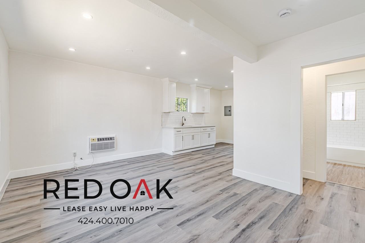 1876 1876 W 24th St #1876 - Photo 4 of 20