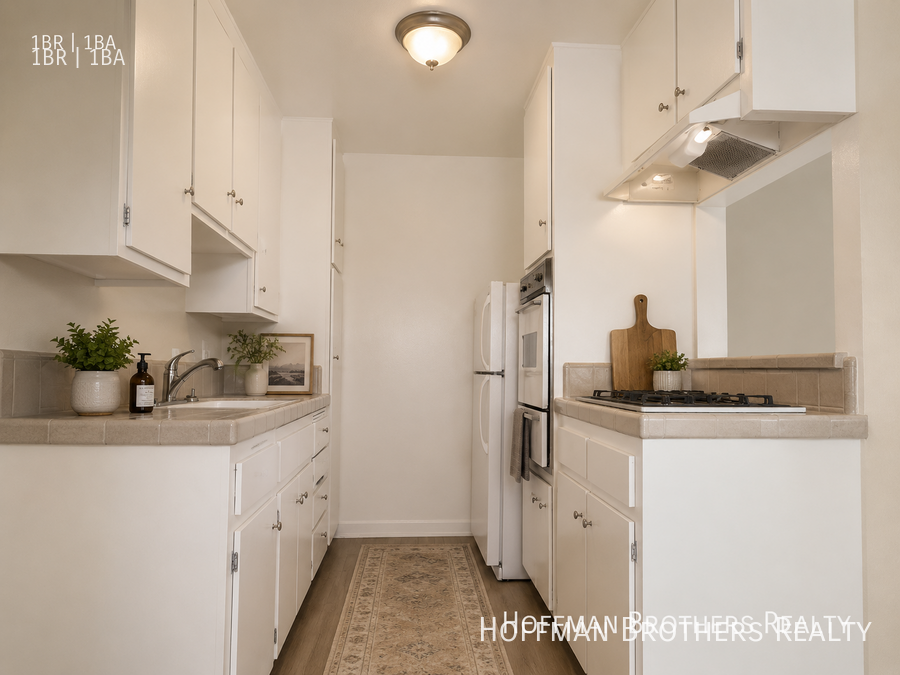 2311 S Bentley Ave #15 - Photo 2 of 5