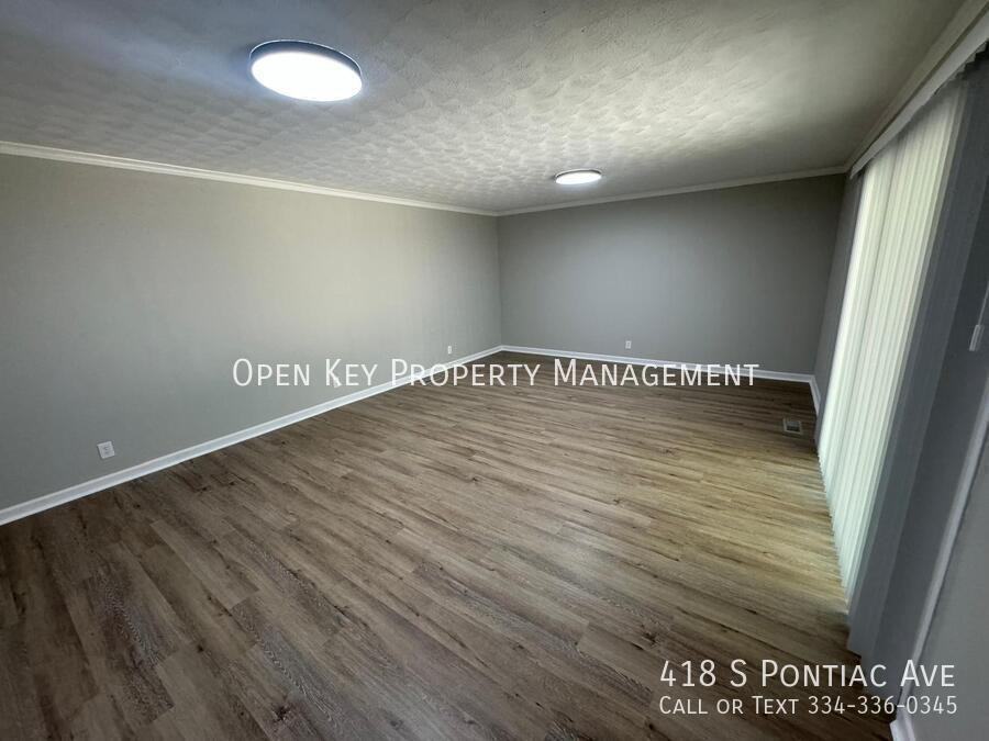 418 S Pontiac Ave - Photo 2 of 29