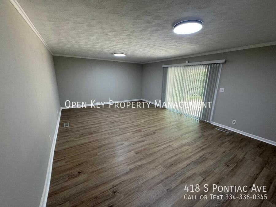418 S Pontiac Ave - Photo 3 of 29