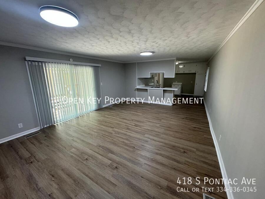 418 S Pontiac Ave - Photo 4 of 29