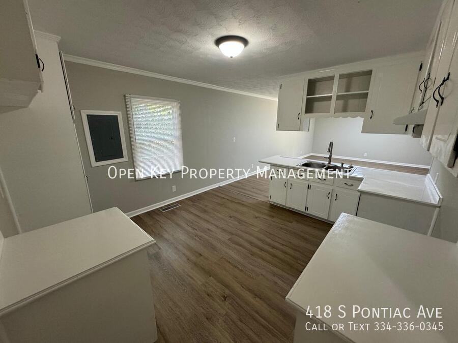418 S Pontiac Ave - Photo 6 of 29
