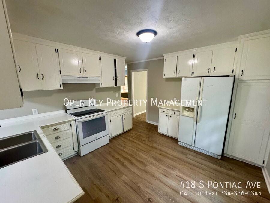 418 S Pontiac Ave - Photo 7 of 29