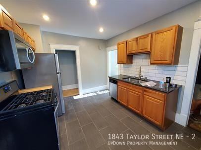 1843 Taylor St Ne #2 - Photo 4 of 29