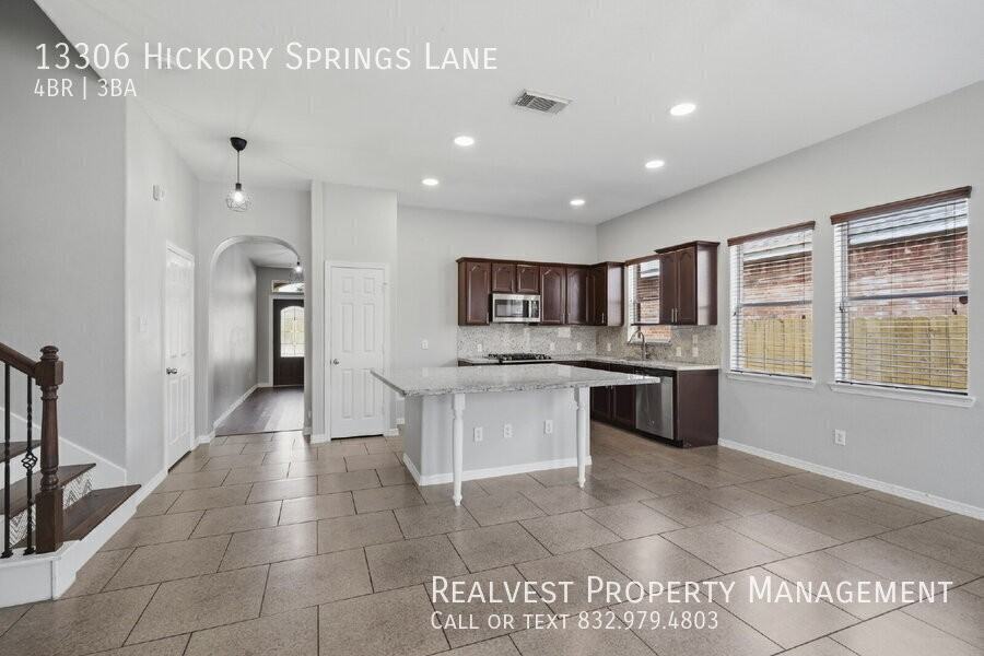 13306 Hickory Springs Ln - Photo 4 of 15