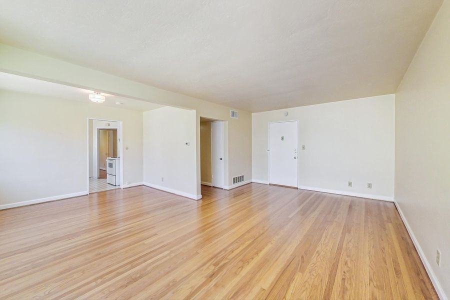2208 Lakeshore Ave #311 - Photo 3 of 32