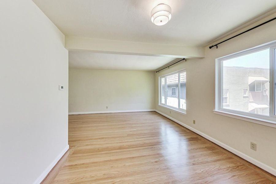 2208 Lakeshore Ave #311 - Photo 5 of 32