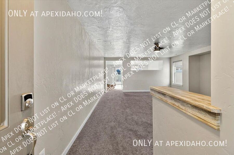 5095 N Maplestone Ave - Photo 4 of 50