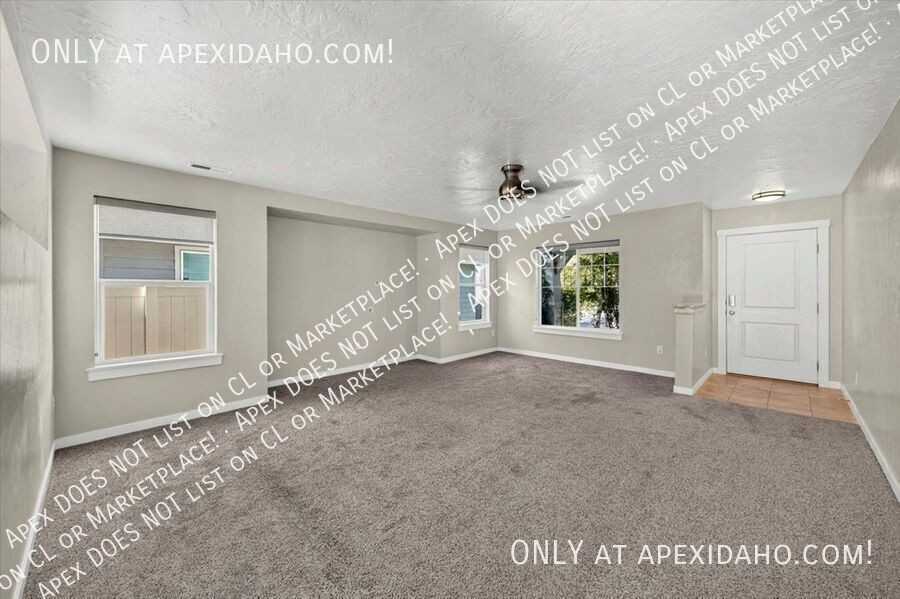 5095 N Maplestone Ave - Photo 6 of 50