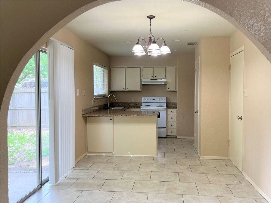 2310 Dartmouth Dr - Photo 5 of 15