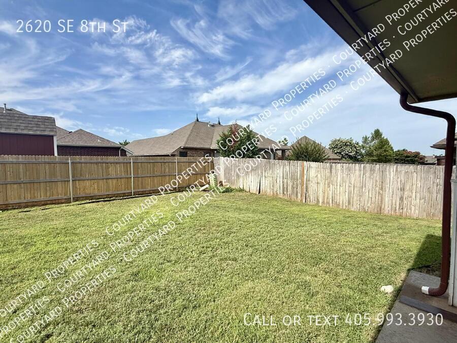 2620 Se 8th St - Photo 6 of 31