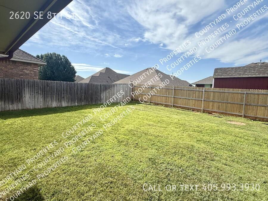 2620 Se 8th St - Photo 7 of 31