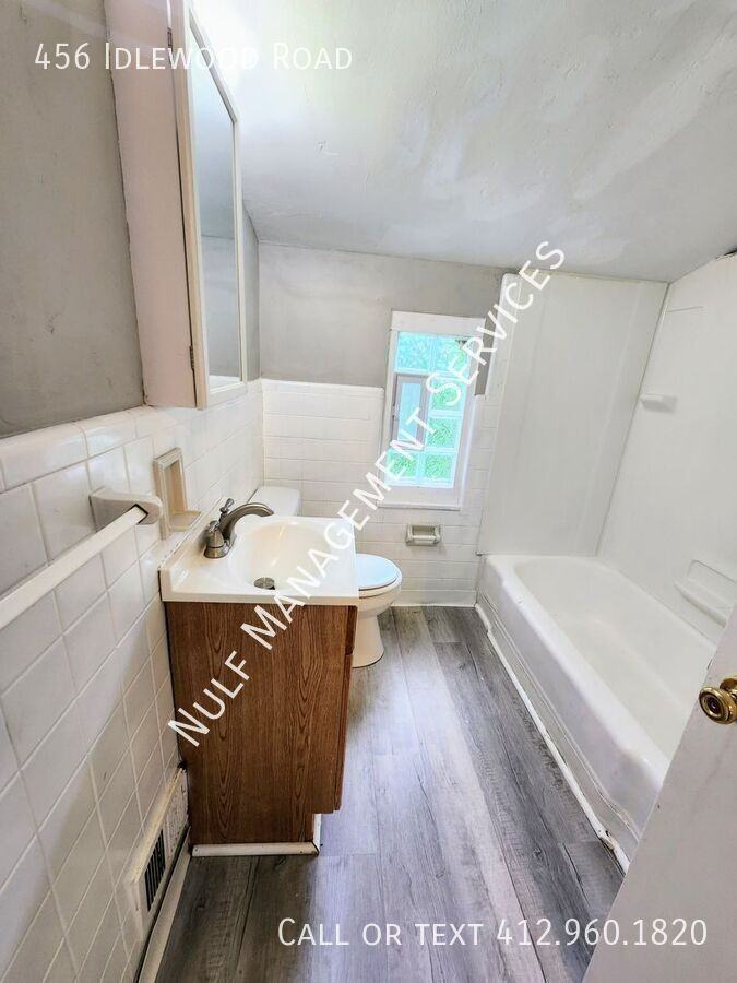 456 Idlewood Rd - Photo 4 of 9