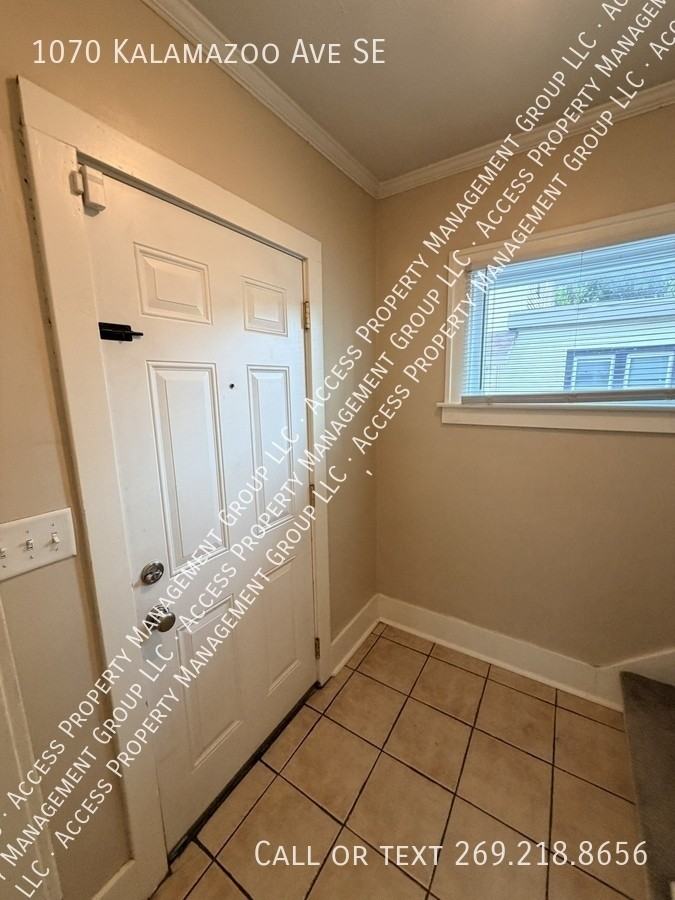 1070 Kalamazoo Ave Se - Photo 2 of 29