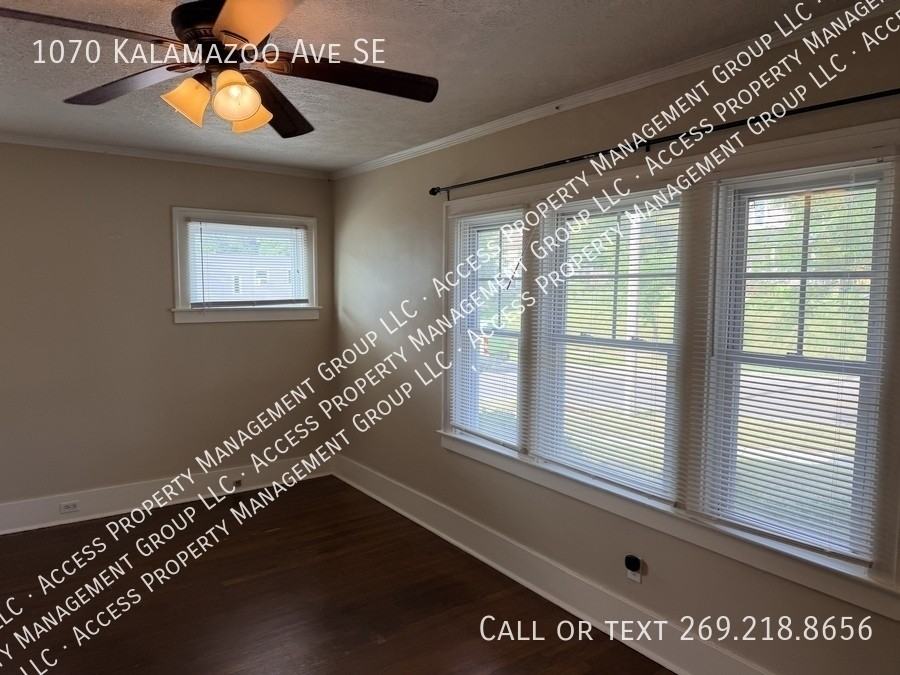 1070 Kalamazoo Ave Se - Photo 5 of 29