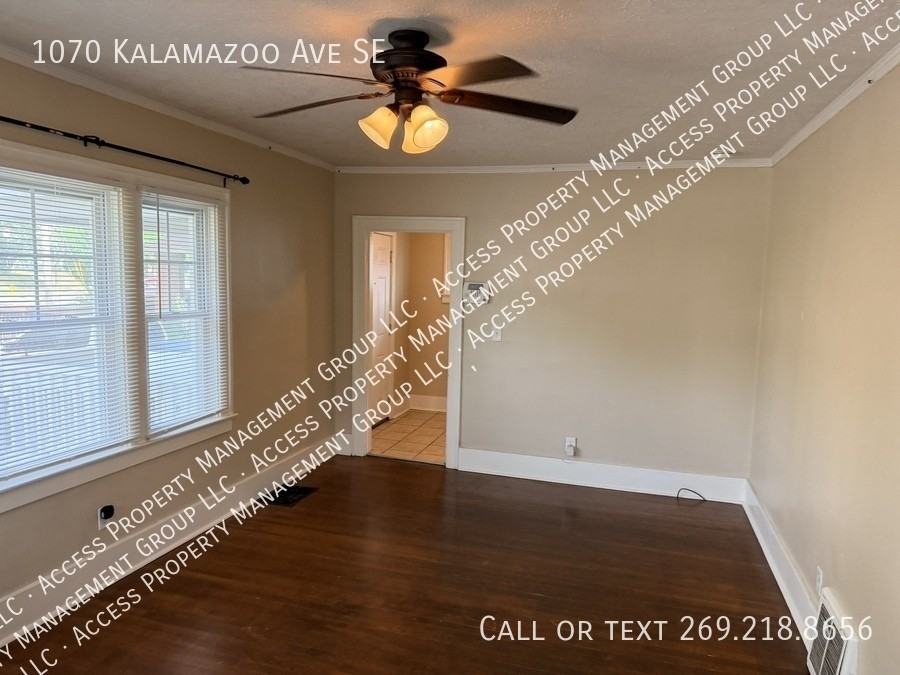 1070 Kalamazoo Ave Se - Photo 6 of 29