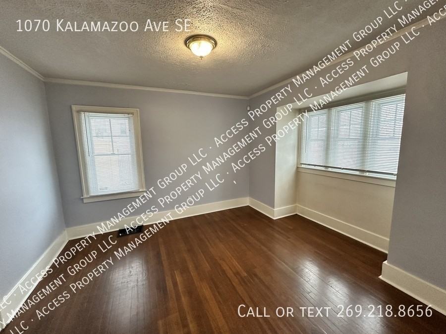 1070 Kalamazoo Ave Se - Photo 7 of 29