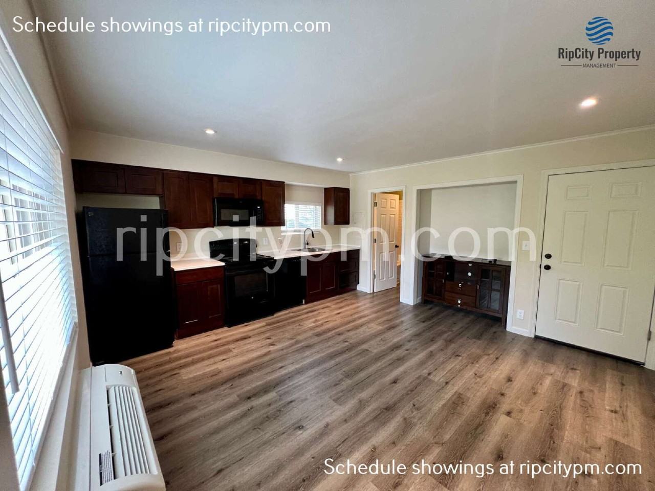 239 Ne Lincoln St #2 - Photo 2 of 9