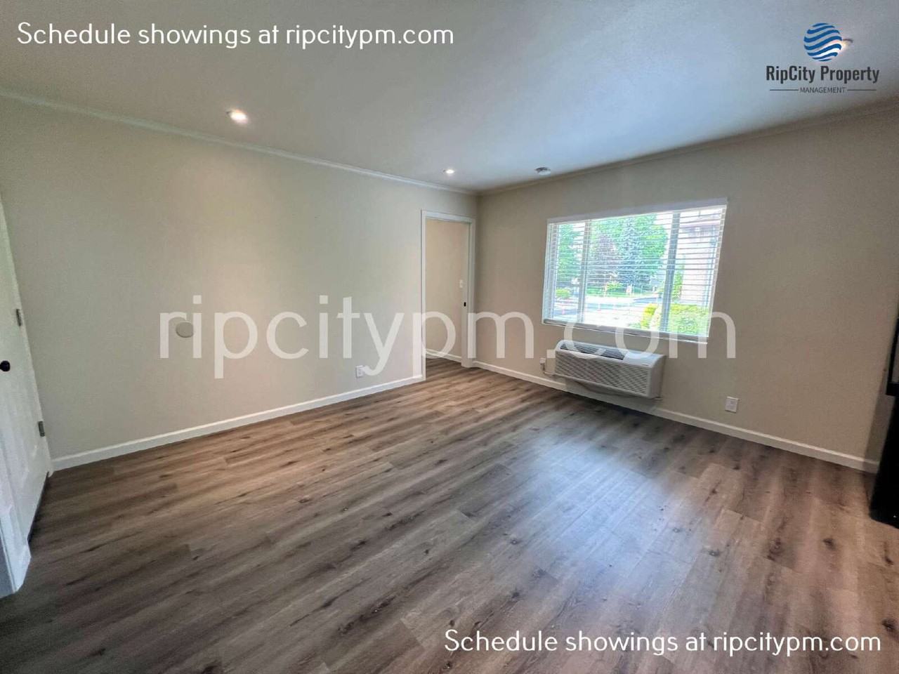 239 Ne Lincoln St #2 - Photo 3 of 9