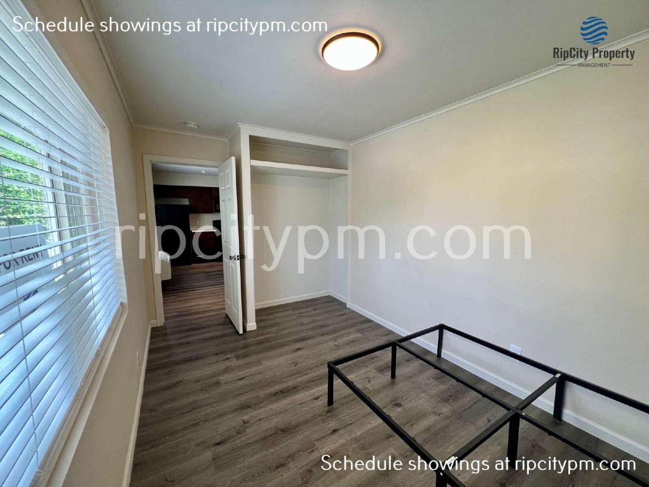 239 Ne Lincoln St #2 - Photo 7 of 9
