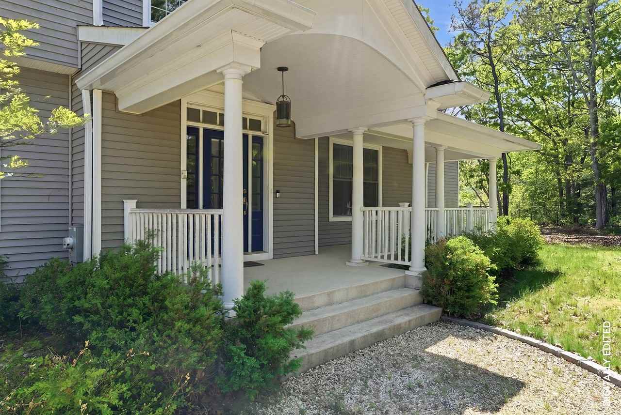 11 Rose Ave - Photo 2 of 30