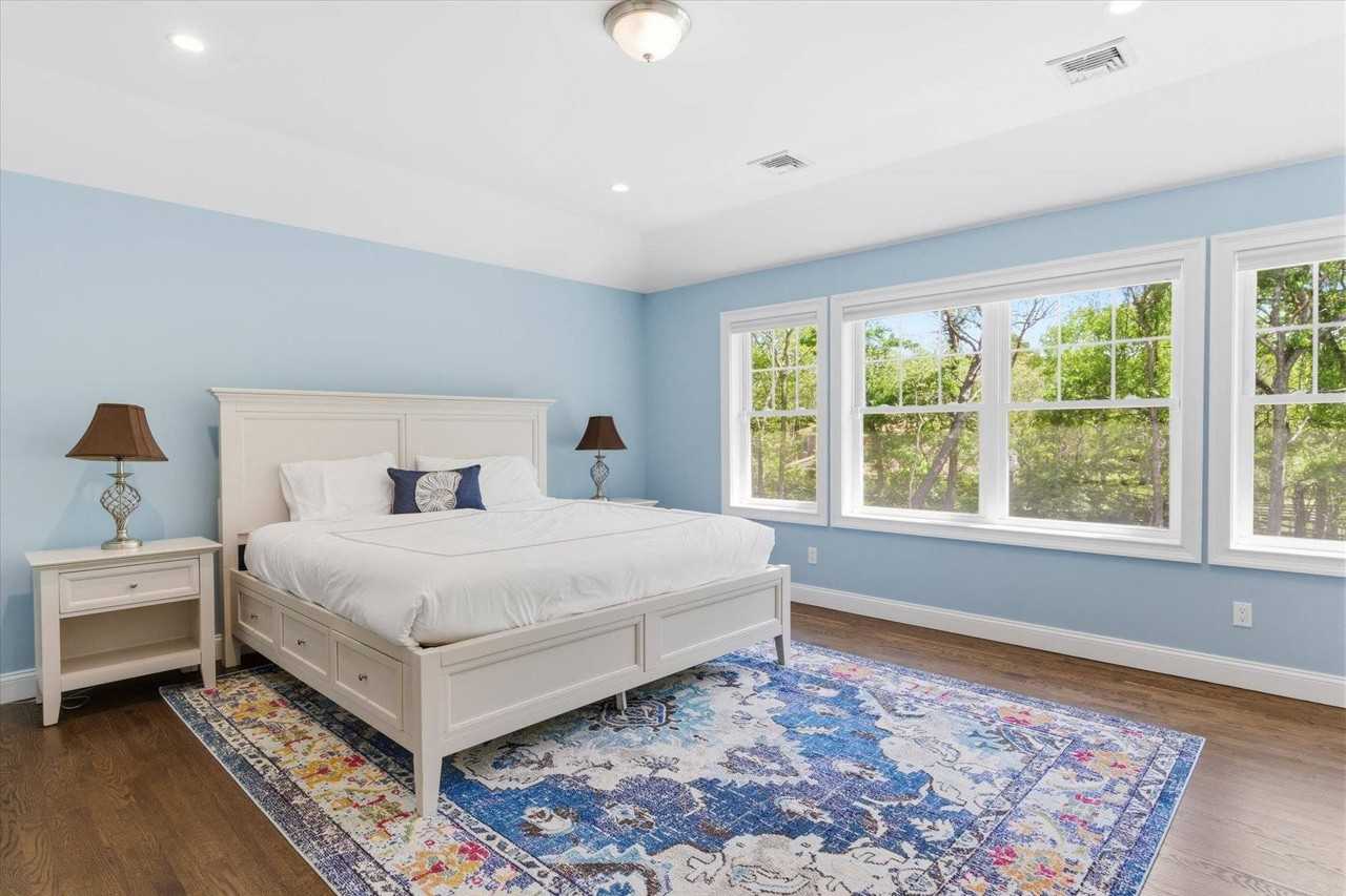 11 Rose Ave - Photo 6 of 30