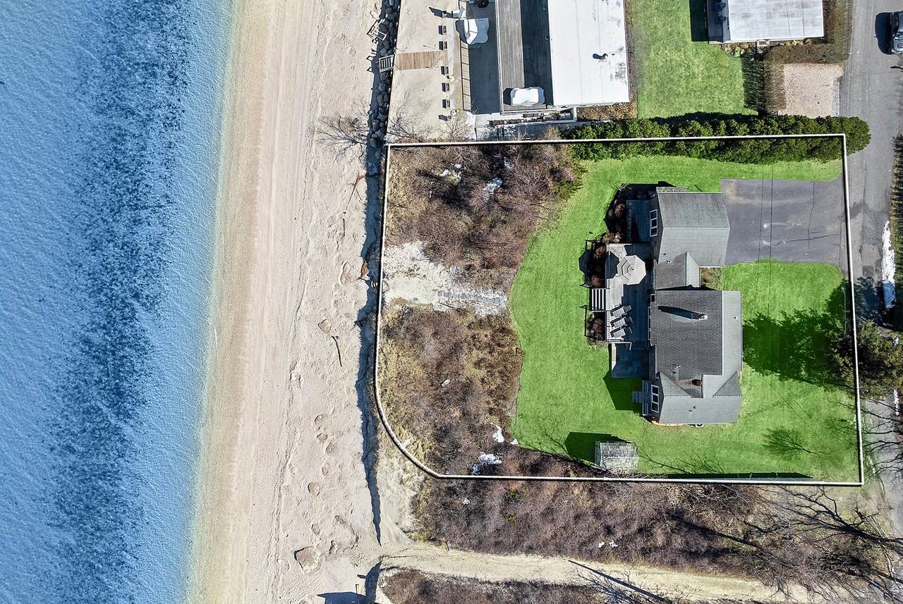 22 Peconic Cres - Photo 4 of 21