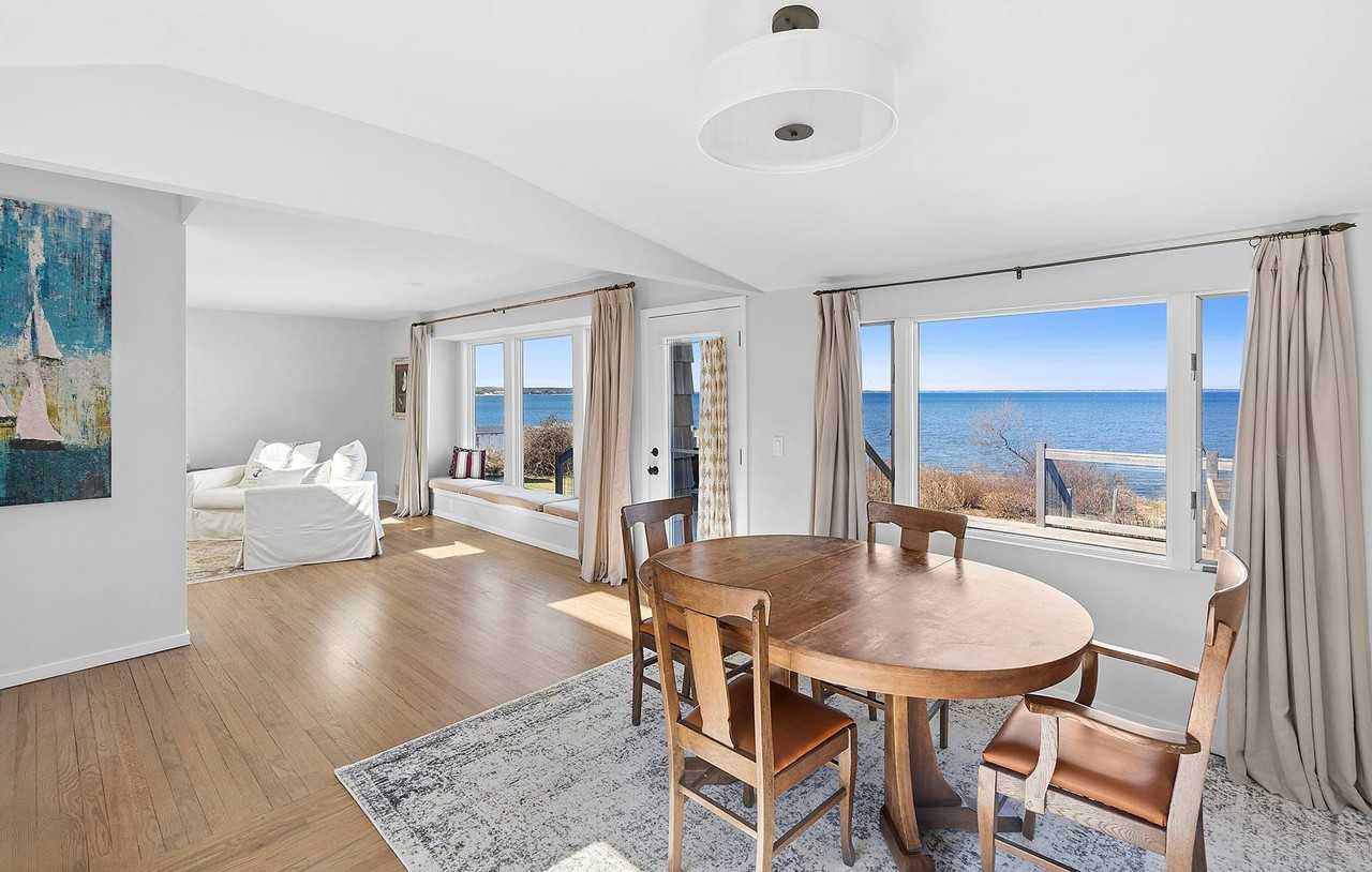 22 Peconic Cres - Photo 6 of 21