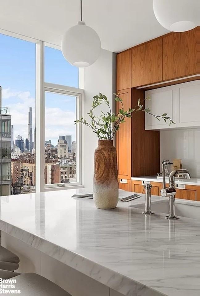 1289 Lexington Ave #18B - Photo 4 of 9
