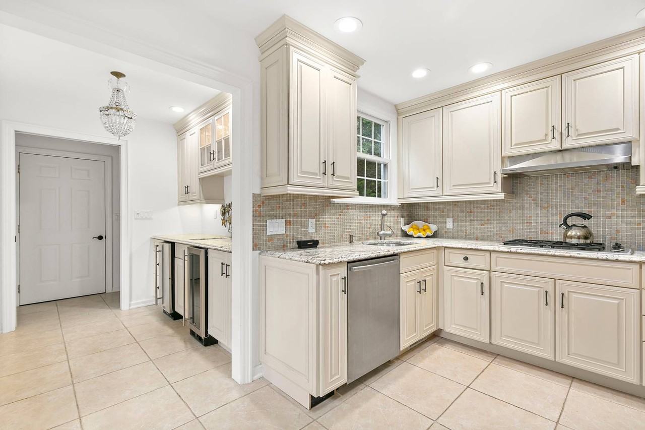 669 Hill St - Photo 2 of 11