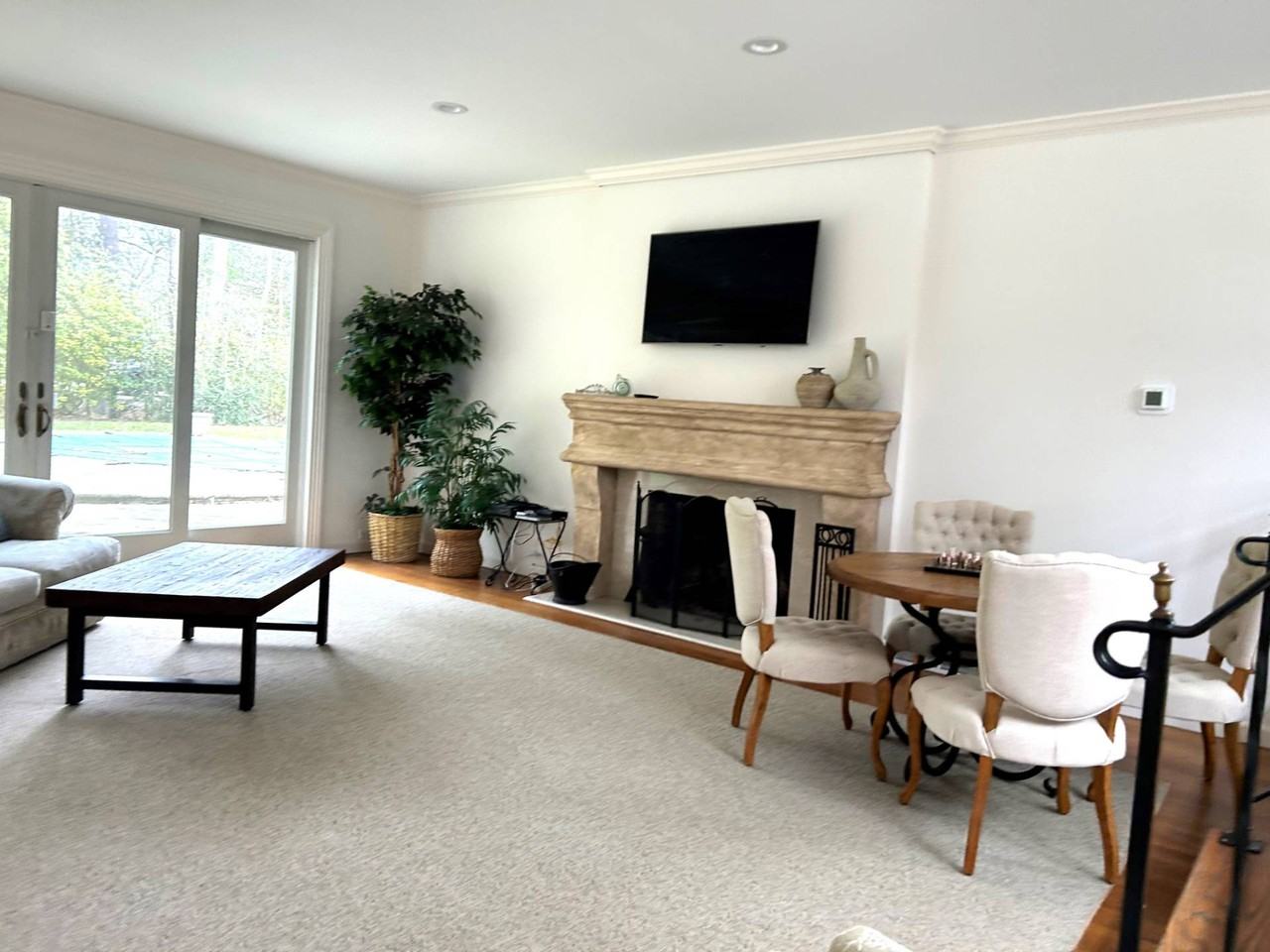 669 Hill St - Photo 3 of 11