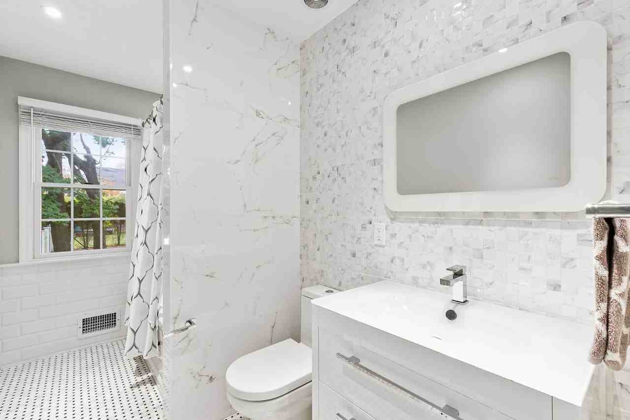 669 Hill St - Photo 7 of 11