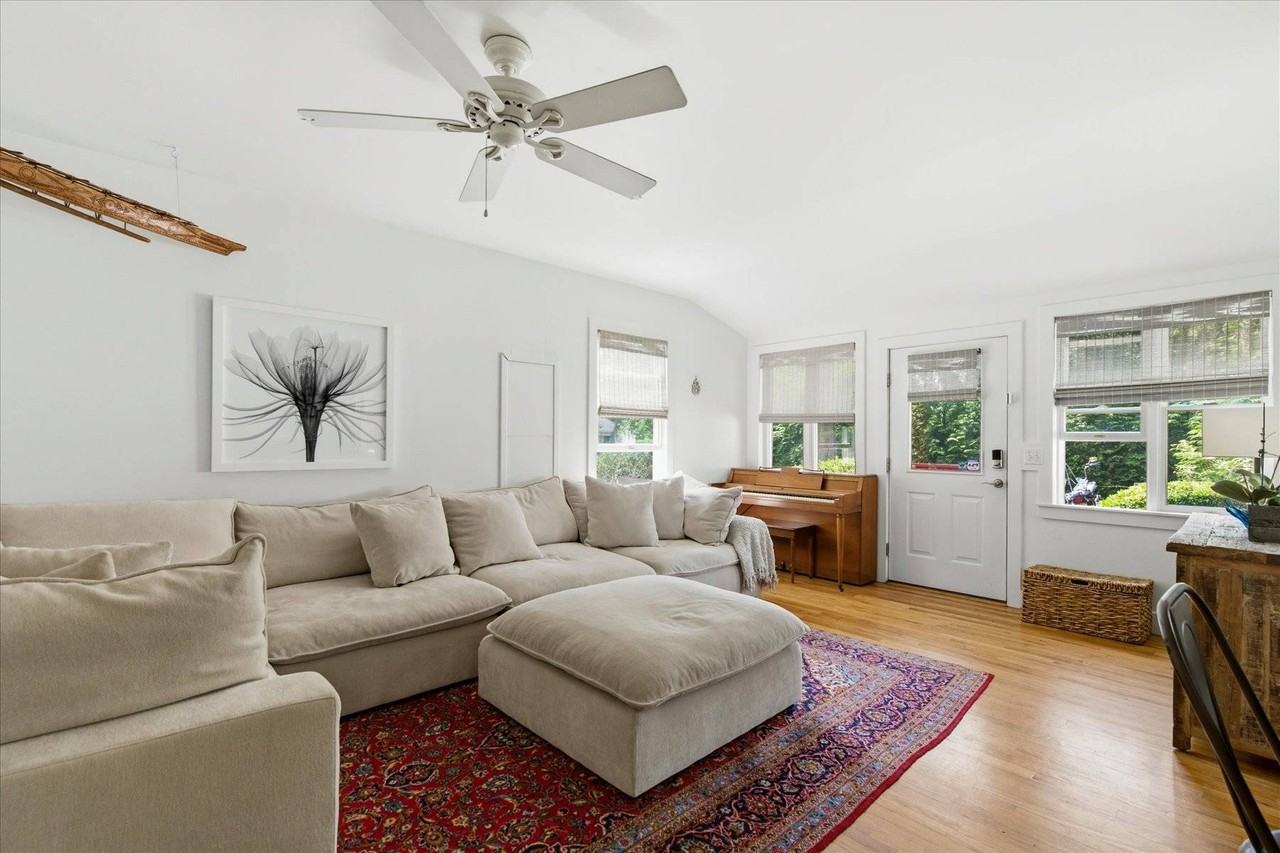 255 Sunset Ave - Photo 7 of 24