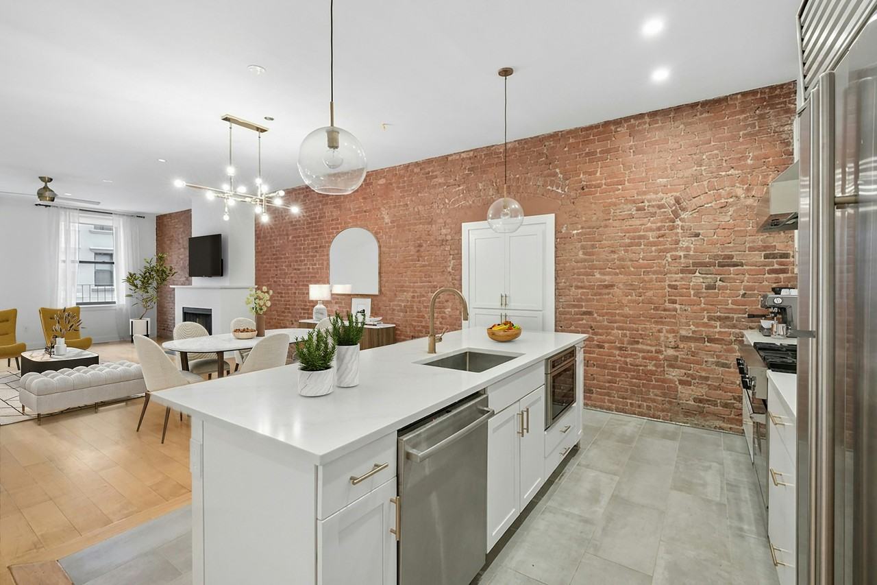 22 Warren St #4 - Photo 3 of 11