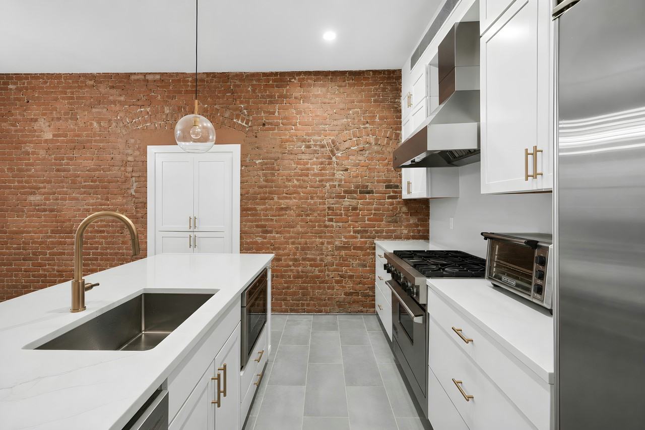 22 Warren St #4 - Photo 5 of 11