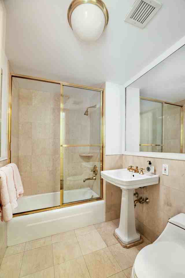 1049 5th Ave #5D - Photo 6 of 6